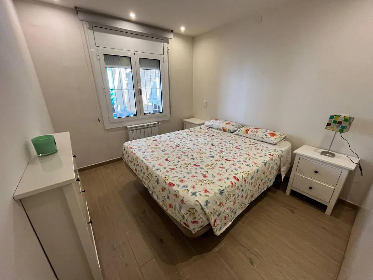 Apartamento En La Playa. Free Parking. Free Wifi L'Escala 0*,  Spain